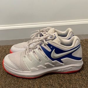 Girls Nike tennis shoes